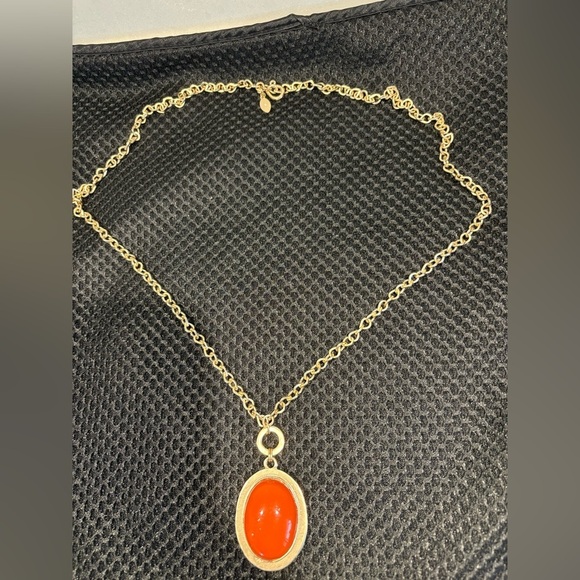 Stunning Chico's Gold-Tone Necklace with Vibrant Carnelian-Style Pendant - Picture 7 of 10